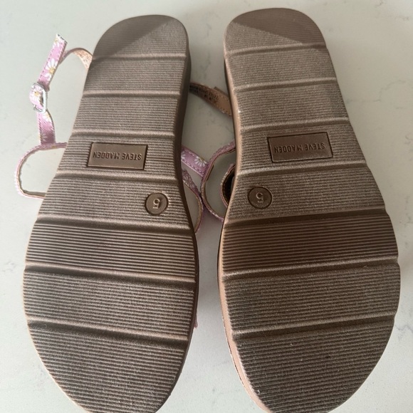 New Steve Madden Girls Jplum Daisy Rhinestone Strappy Sandals Size: 5 - Picture 3 of 3
